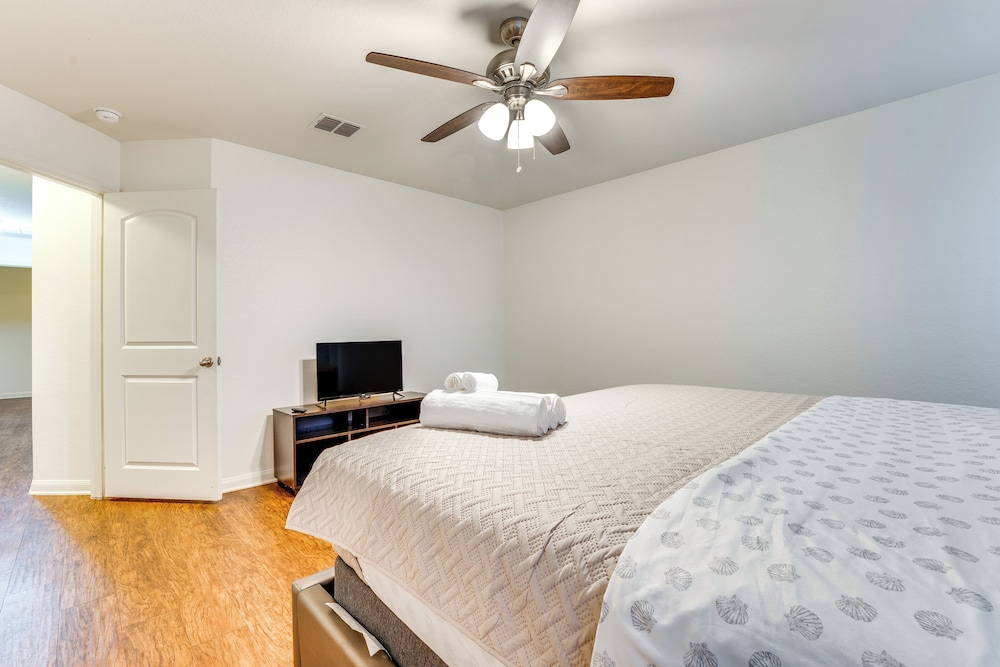13 Mi to Lackland Afb: San Antonio Home!