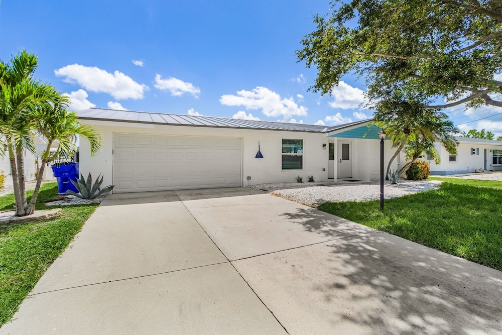 7 Dockside Dream: 3br/3ba Pool Home W/ Water Views! 3 Bedroom Home