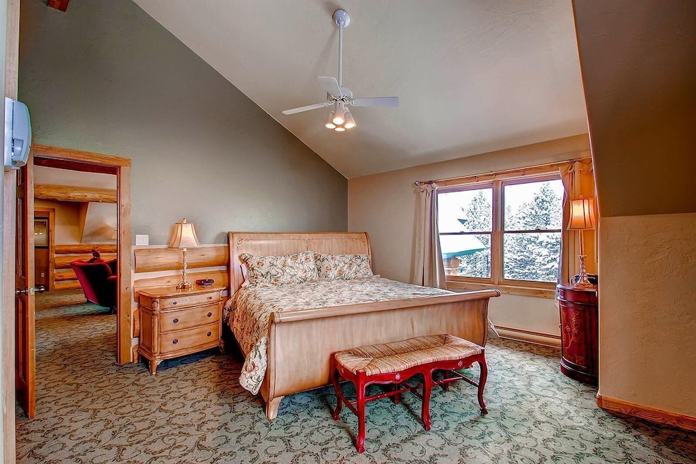 Ski Classic Lodge view 5