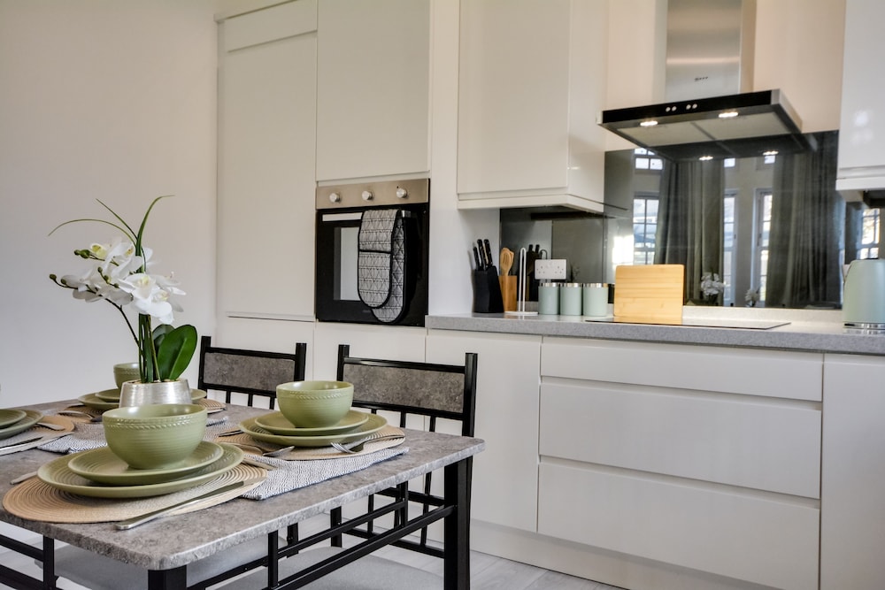Cosy Wigan Apartment With Sunny Views