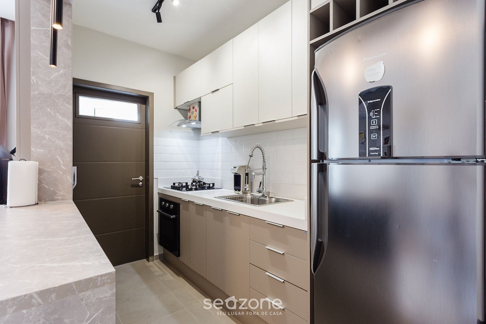 Beautiful apt w Modern Design 400m/udesc - Abz302