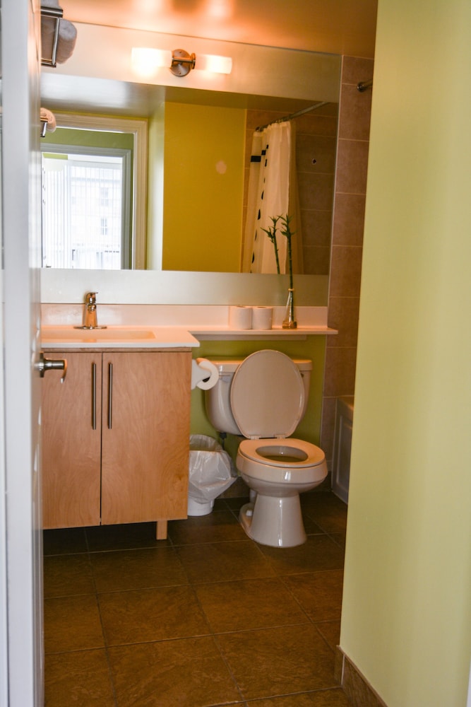 Maplewood Suites - Square One