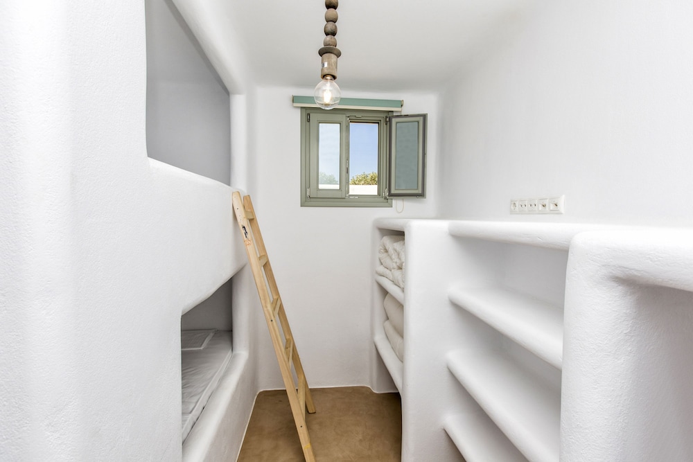 Villa Glyfada a Private Fully Equipped gem