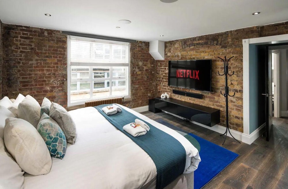Luxury Penthouse Located Near Old Street view 2