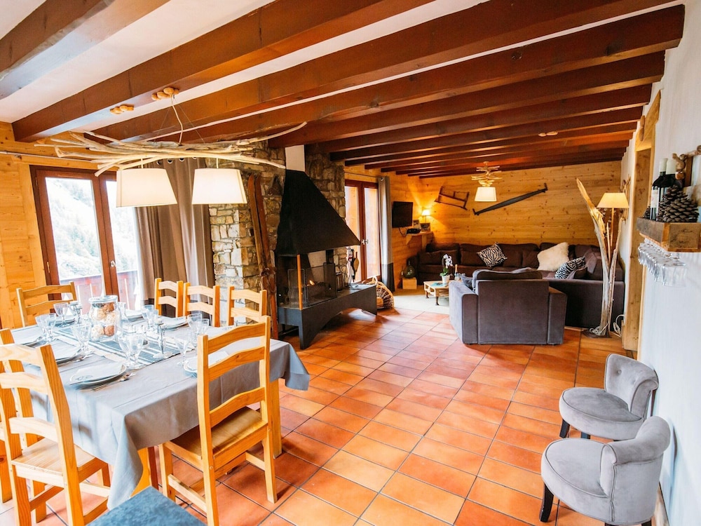 Atmospheric 14-person Chalet in Plagne 1800 photo 5
