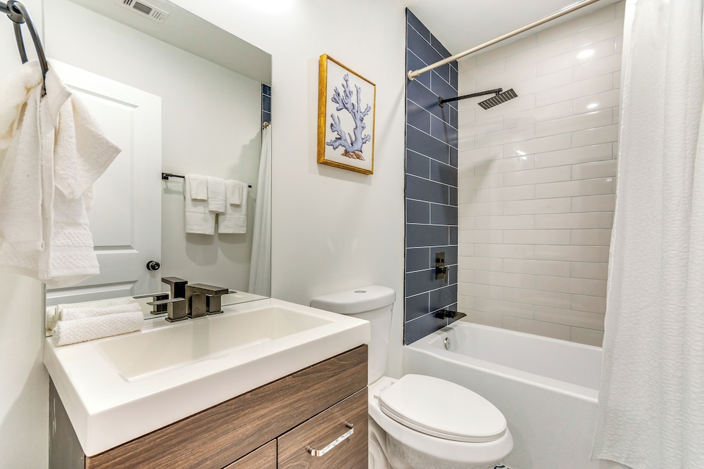 3 Mi to Dtwn Entertainment: Pensacola Family Home!