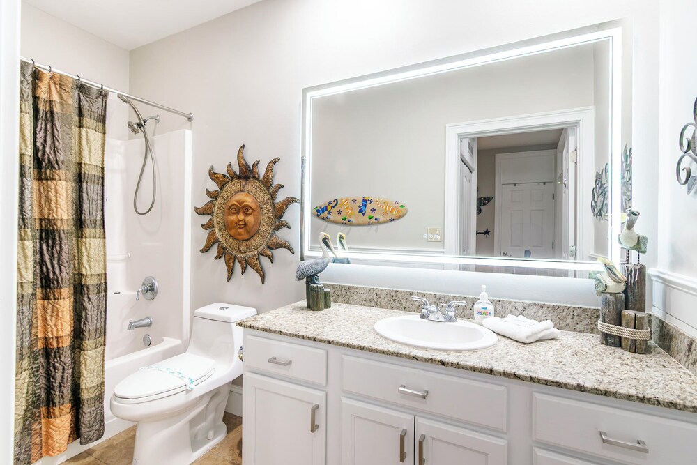 Penthouse Condo in Legacy Tower 1-1403 - Beachview 3 Bedroom 2 Bath Furnished