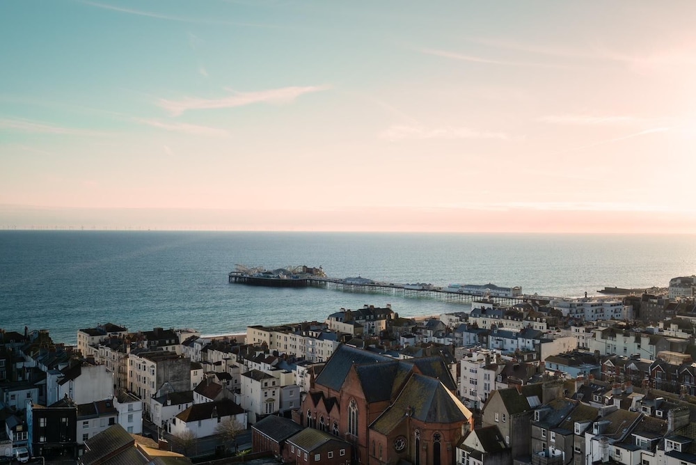Central Brighton 2-bedroom Apartment 1 Double & 2 Single Beds Sleeps 4