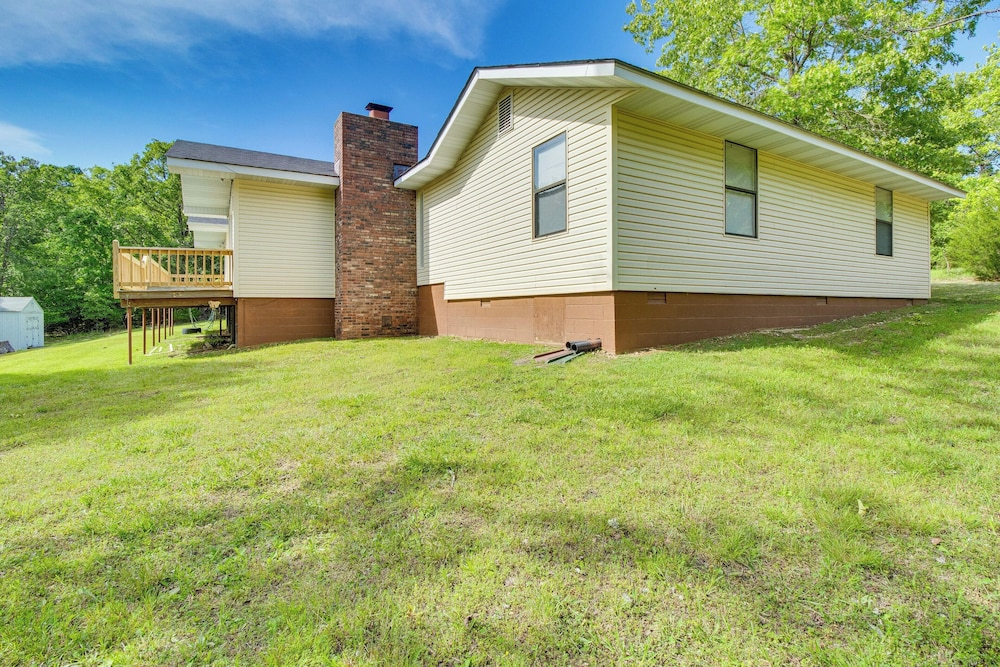 Spacious Mountain Home Retreat Near Norfork Lake! view 4