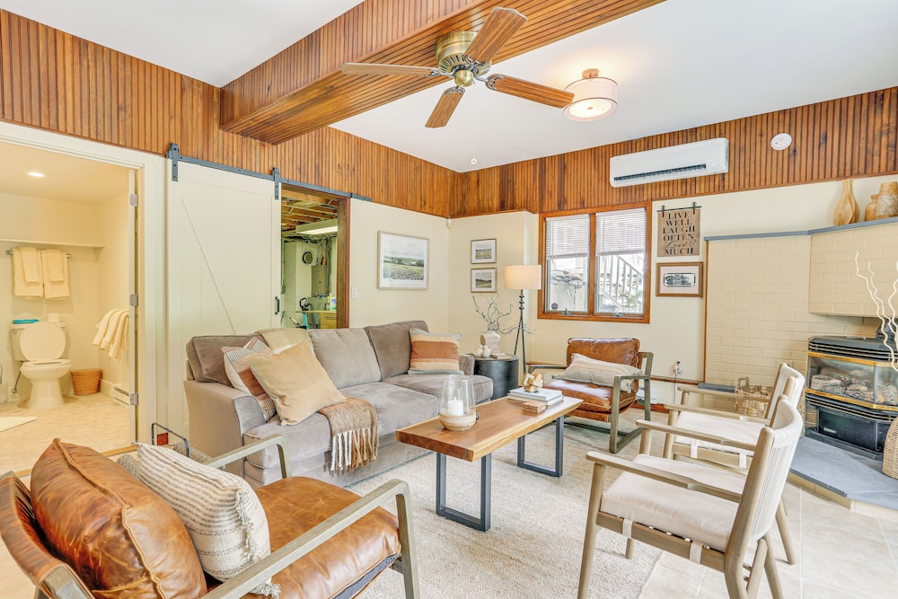 13 Mi to Ski Big Bear: Updated Getaway w/ Deck
