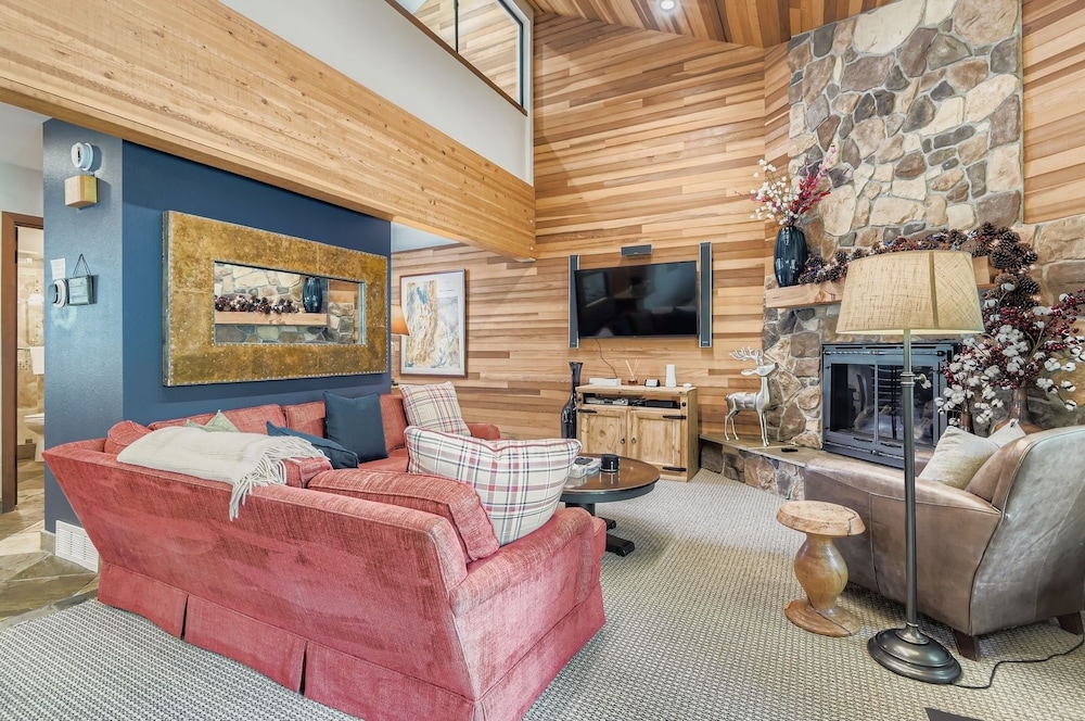 1763 Lakeside Getaway At Deer Valley! 3 Bedroom Home