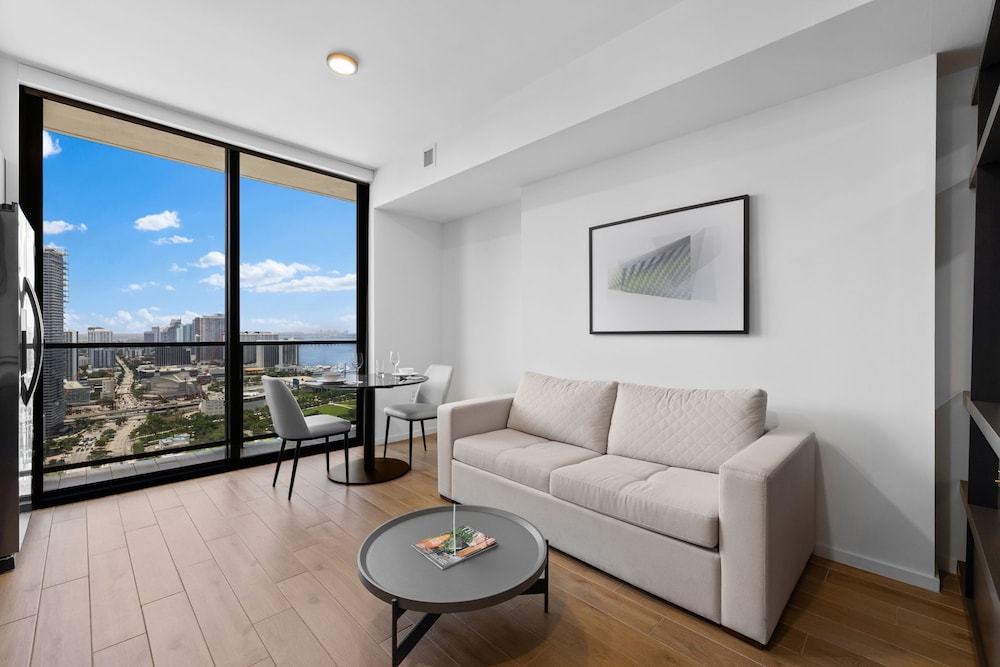 High-Floor Studio with Incredible Views
