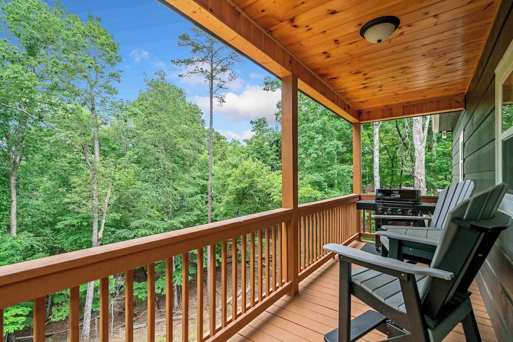 New Listing - Luxurious Mountain Home for 8 With Amenities