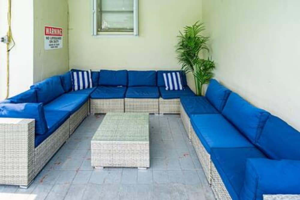 437 NE 107th Pool Hot Tub Patio 5 Bedrooms 3 Baths Parking