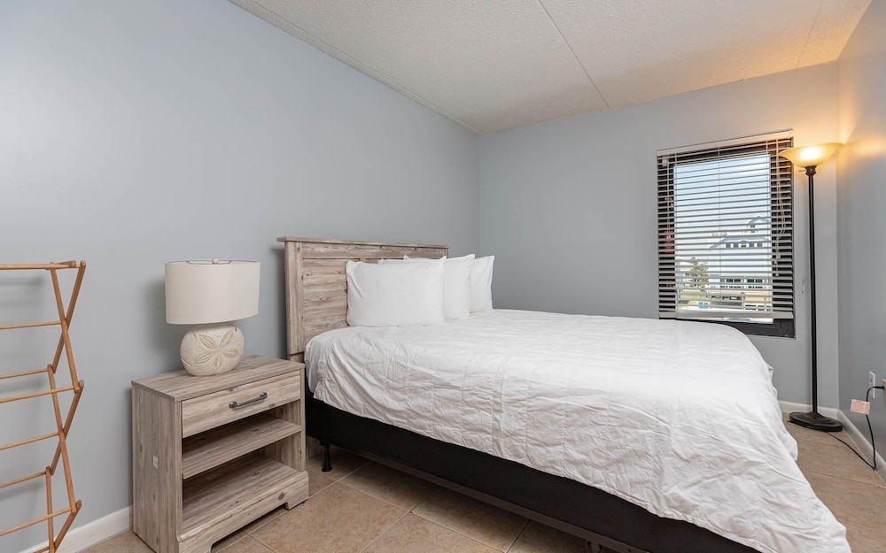 Island Winds East 211 3 Bedroom Condo