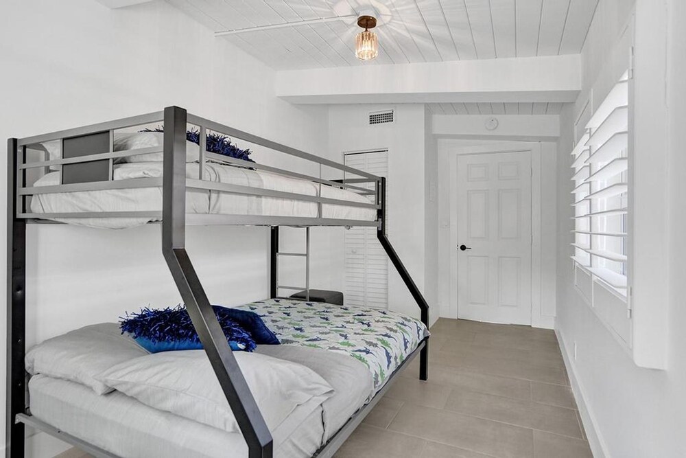 New Pool House 3-bedroom Home Victoria Park