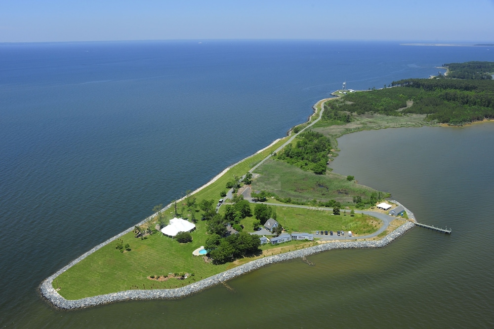 Black Walnut Point Inn