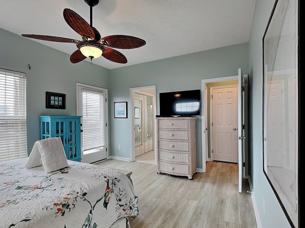 Casa Capri by Topsail Realty