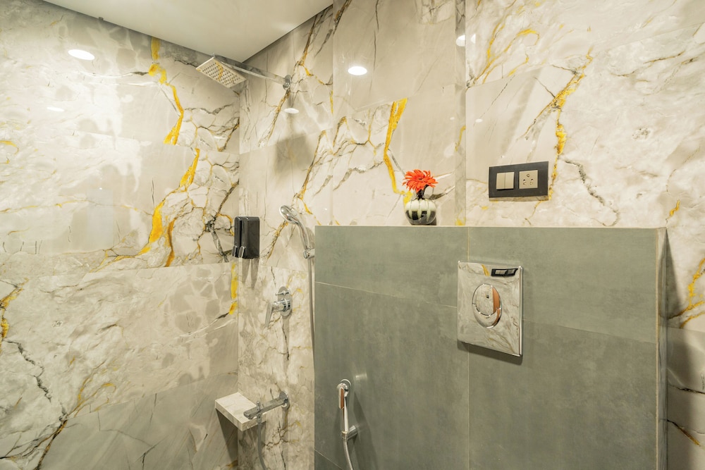 Alaya Stays - Imperial Calista 4BHK near Khandala Hills