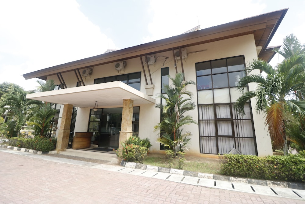 Reddoorz Premium @ Bukit Damai Indah