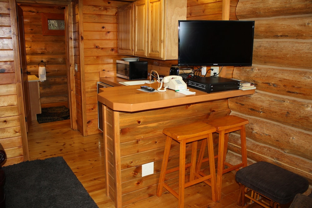 Hearthstone Elegant Lodge by the River