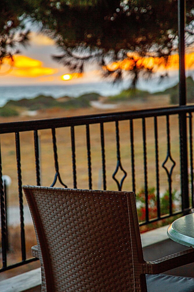 Romanos Beach Villas