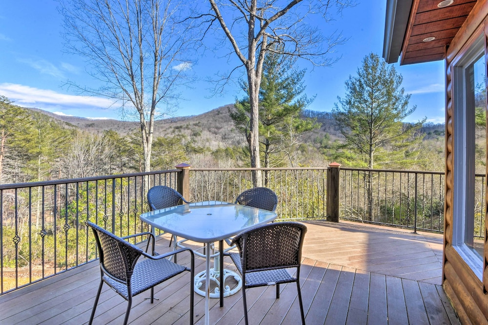 Twin Pines Hill House - Fire Pit & Mountain View