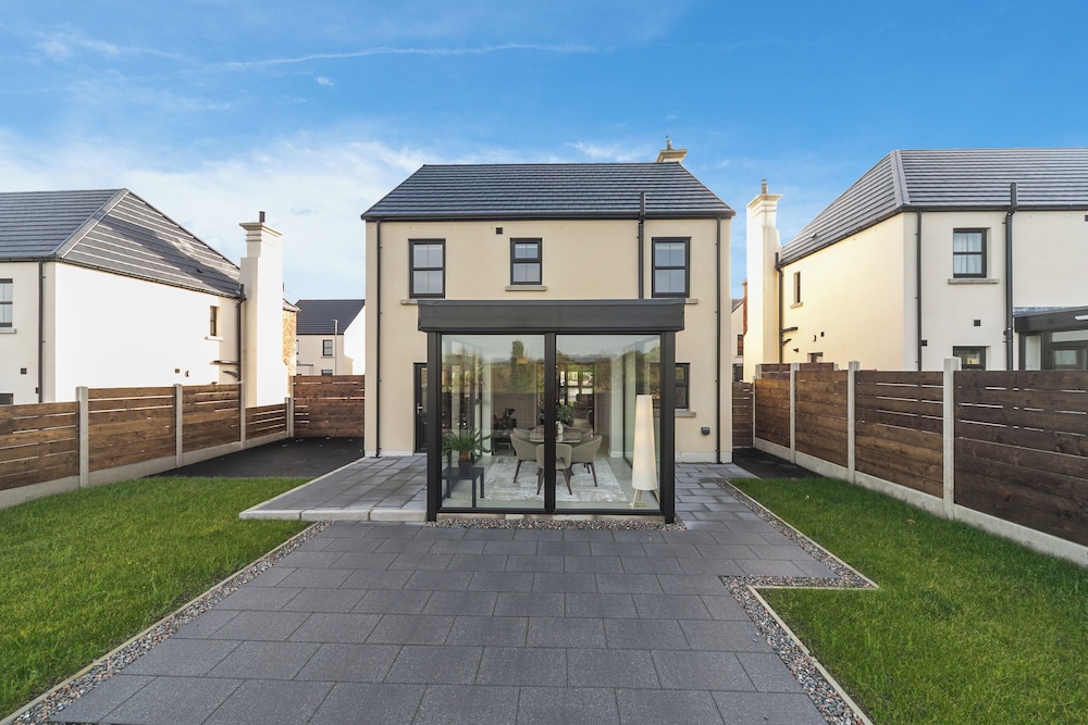 Modern Entire Home Retreat in Newry