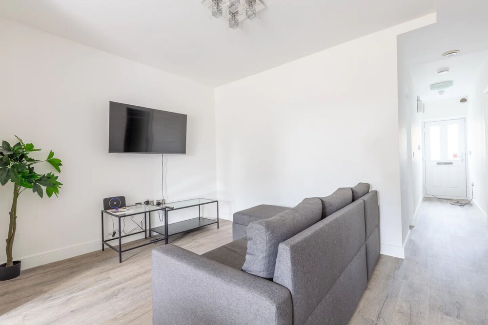 Contemporary 2 Bedroom in West London