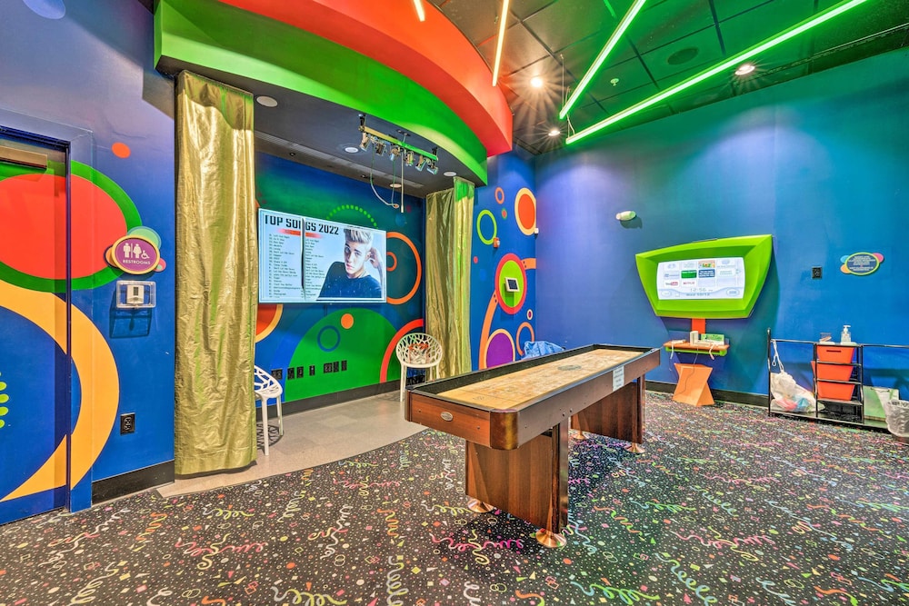 Disney Area Hub: Heated Pool & Resort-style Perks