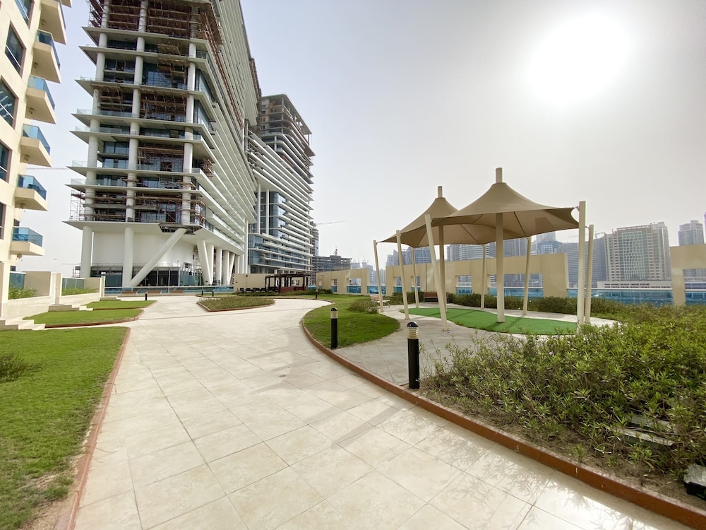  Luxe Apt with Panoramic Views and Terrace