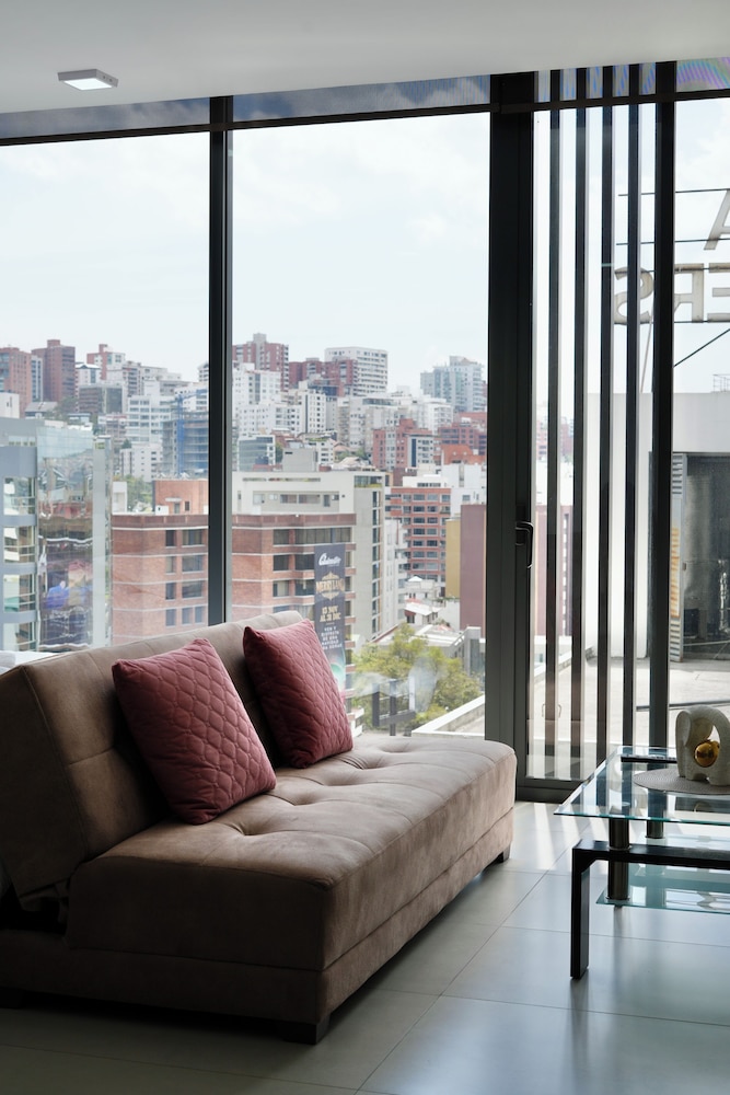 Seis Residences