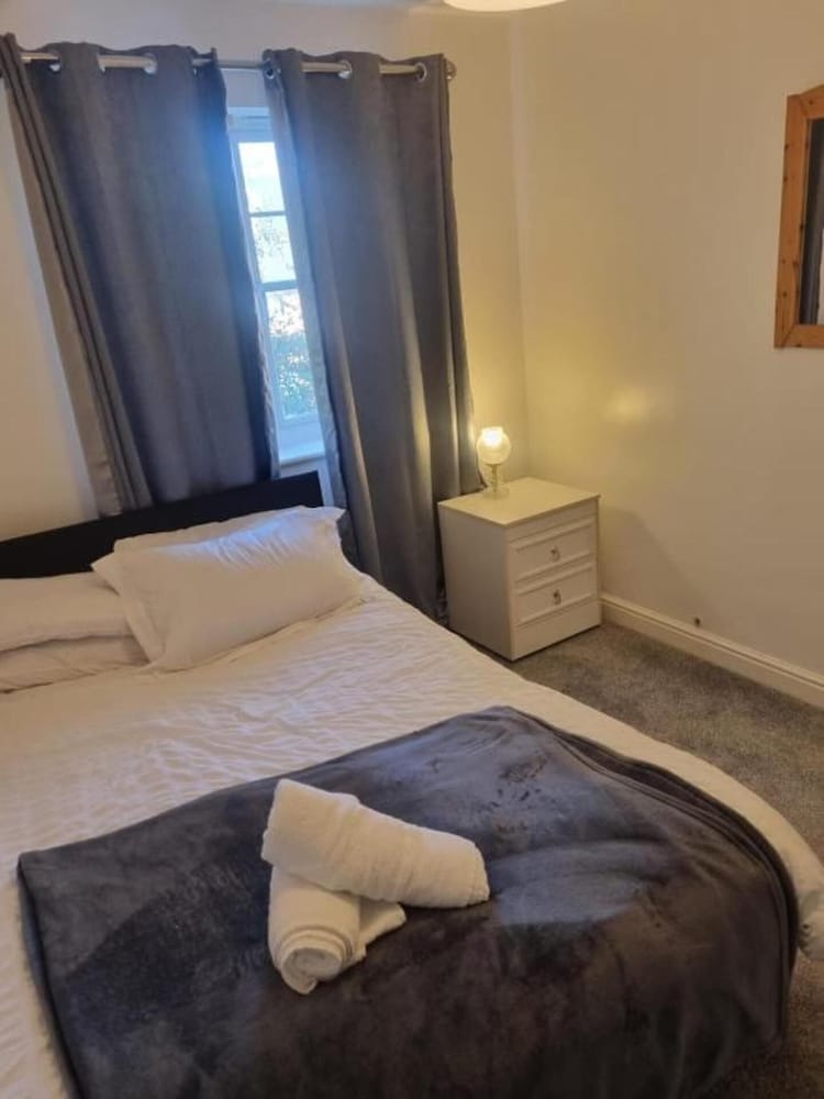 3bed Maidstone Stay - Wifi, Parking, London Access