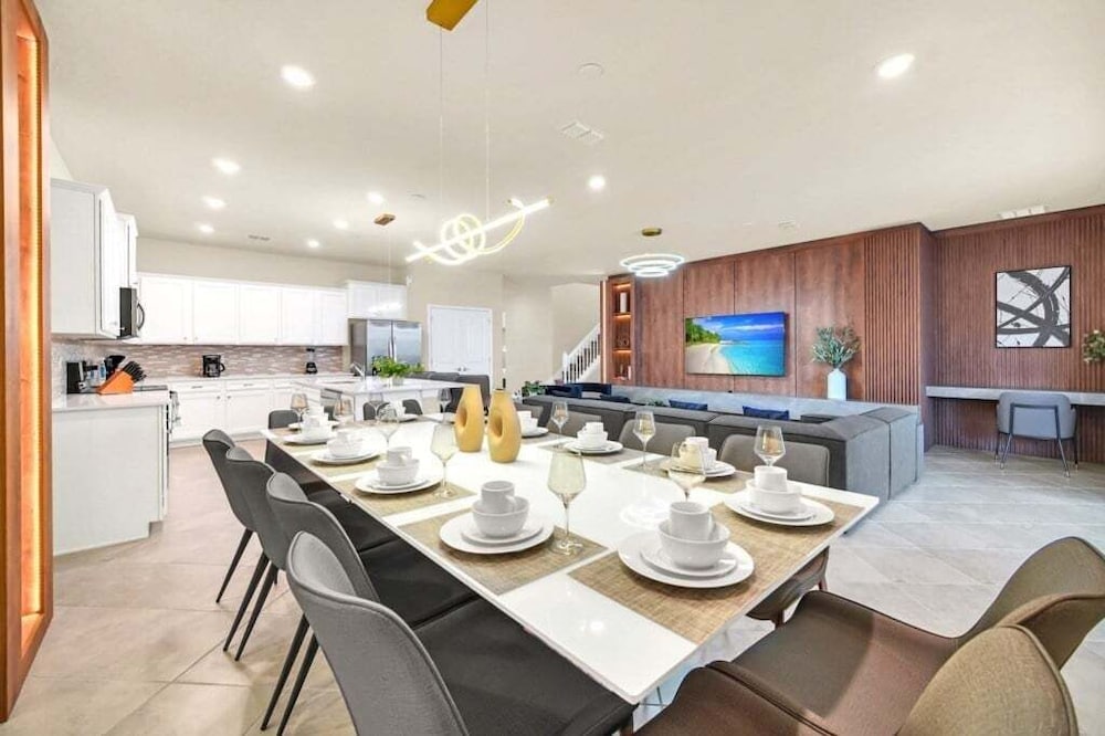 Everyone's Family Fun Home, Slides In Kids Rooms 10 Bedroom Villa