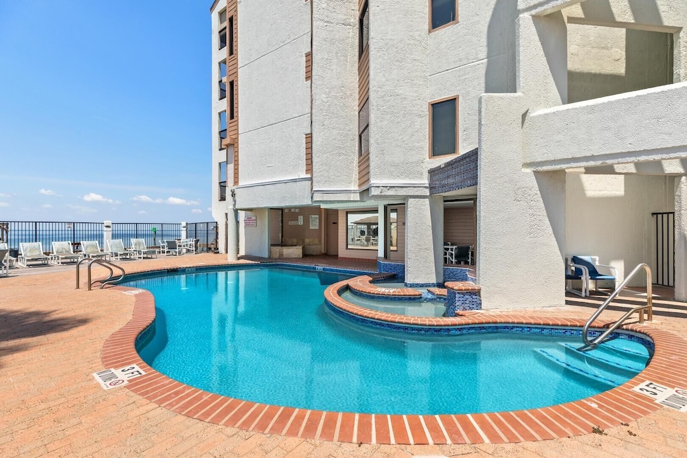 Quiet Bayfront Condo w/ Boat Slips & Fishing Pier! view 5