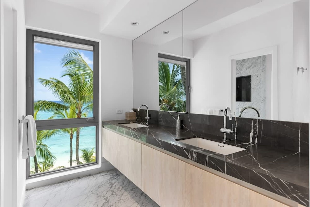 Newly Renovated Notos Cove Villa Property