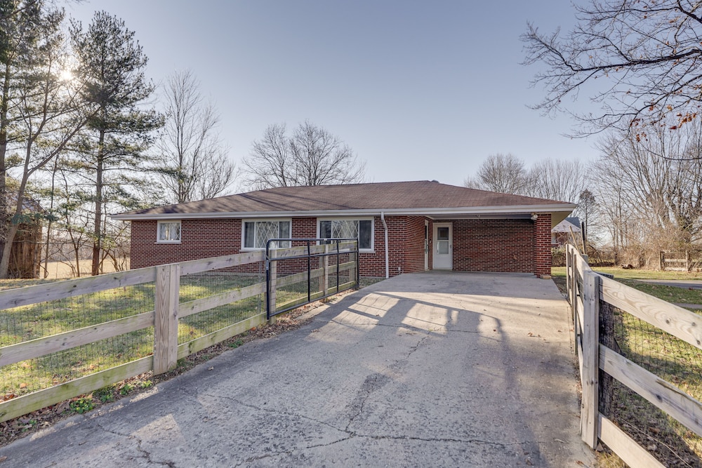 Pet-friendly Union Home ~ 19 Mi to Cincinnati!