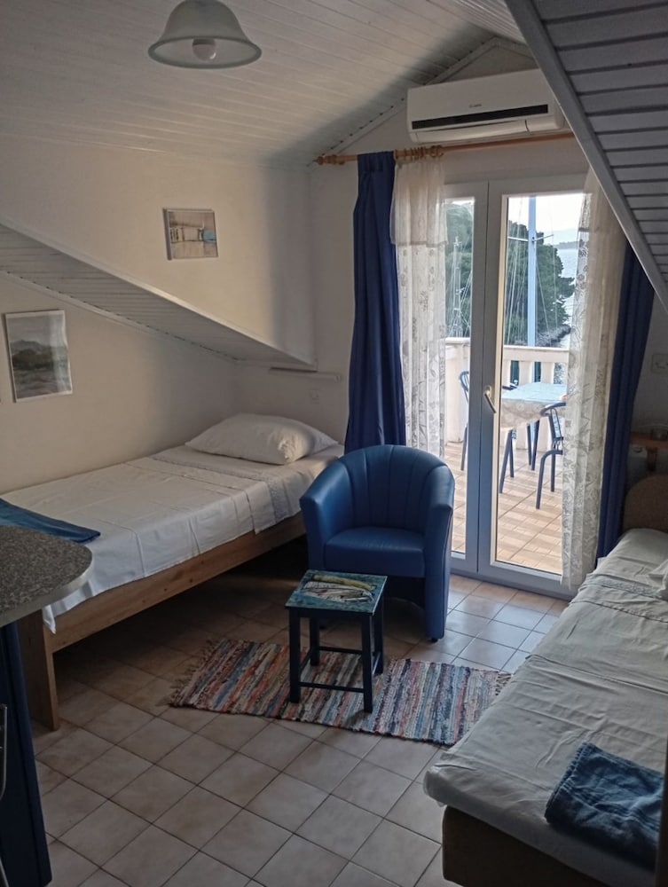 Ivo - 20m From the sea - A3 view 4