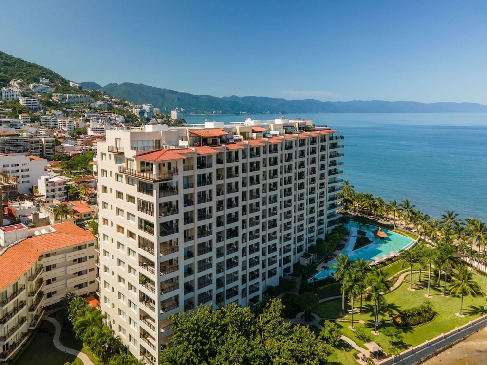 Ocean Front Amazing Views and Location Sleeps 8