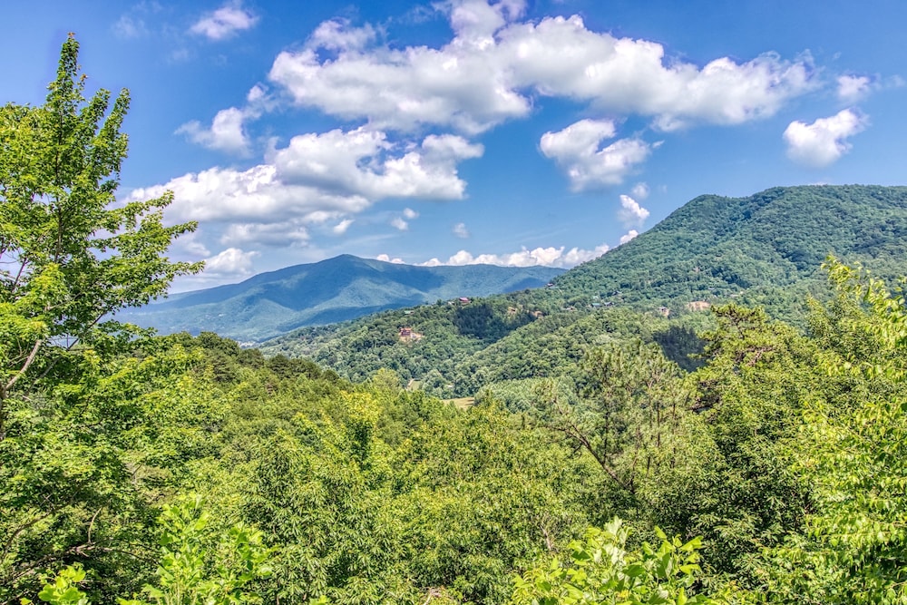 Luxury Private 15 Acre Secluded w Amazing Views view 4