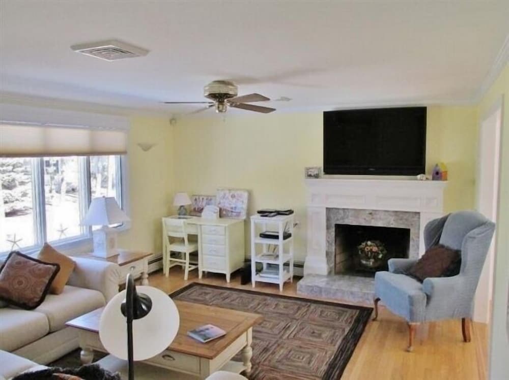 Charming East Falmouth Home: Walk to Private Beach