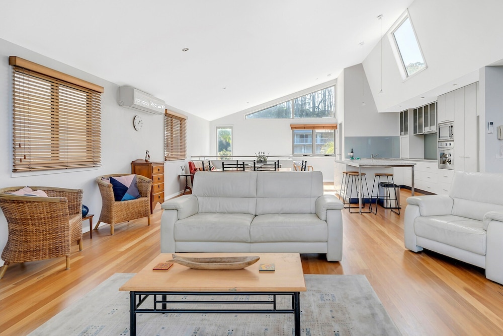 3-bed Seaside Serenity Escape at Long Beach