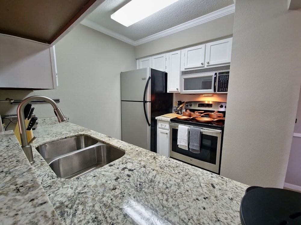 Quiet Stylish Retreat - Near NRG at TX MED Cntr