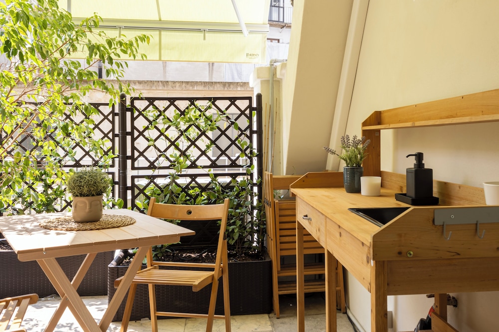 Turin Bed & Books by Wonderful Italy