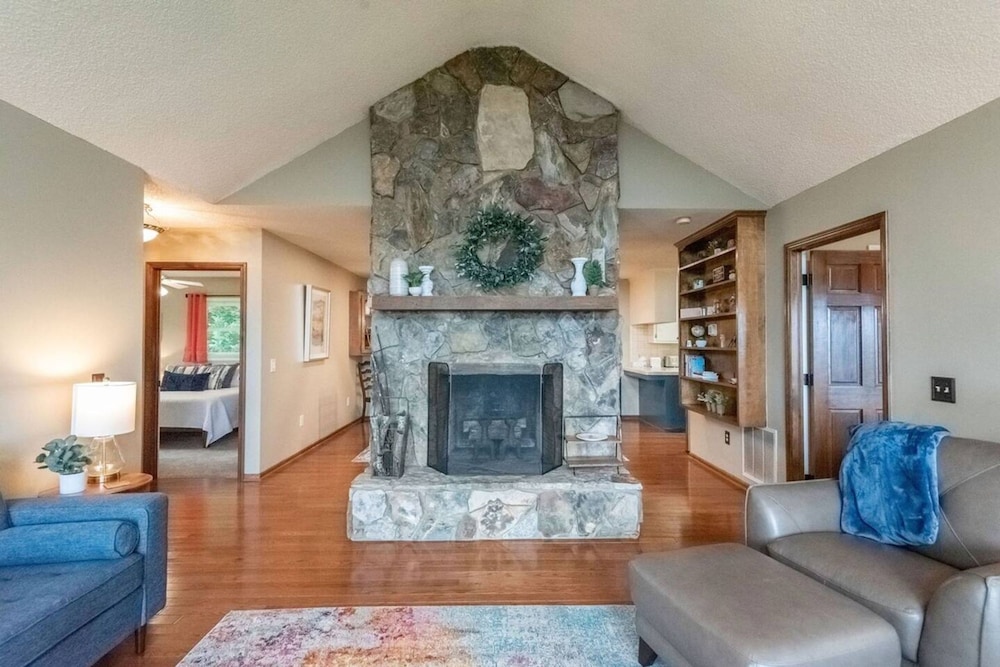 Blue Ridge Gateway Cabin With Mountain Views