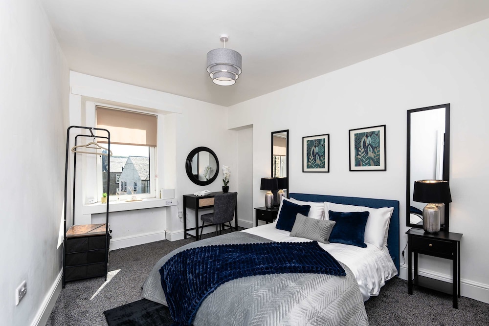 2 Bedroom Apartment-free Parking