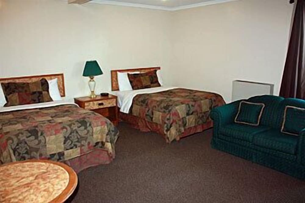 Barons Motor Inn
