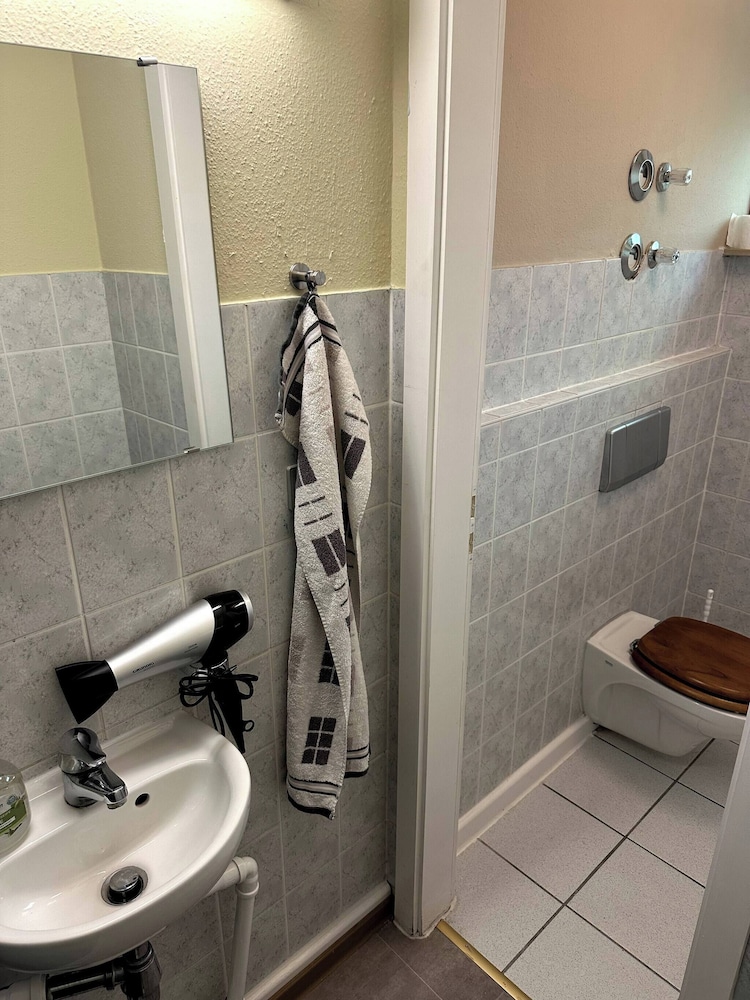Large Accommodation for up to 18 People Near Halle & Leipzig With Pool Table