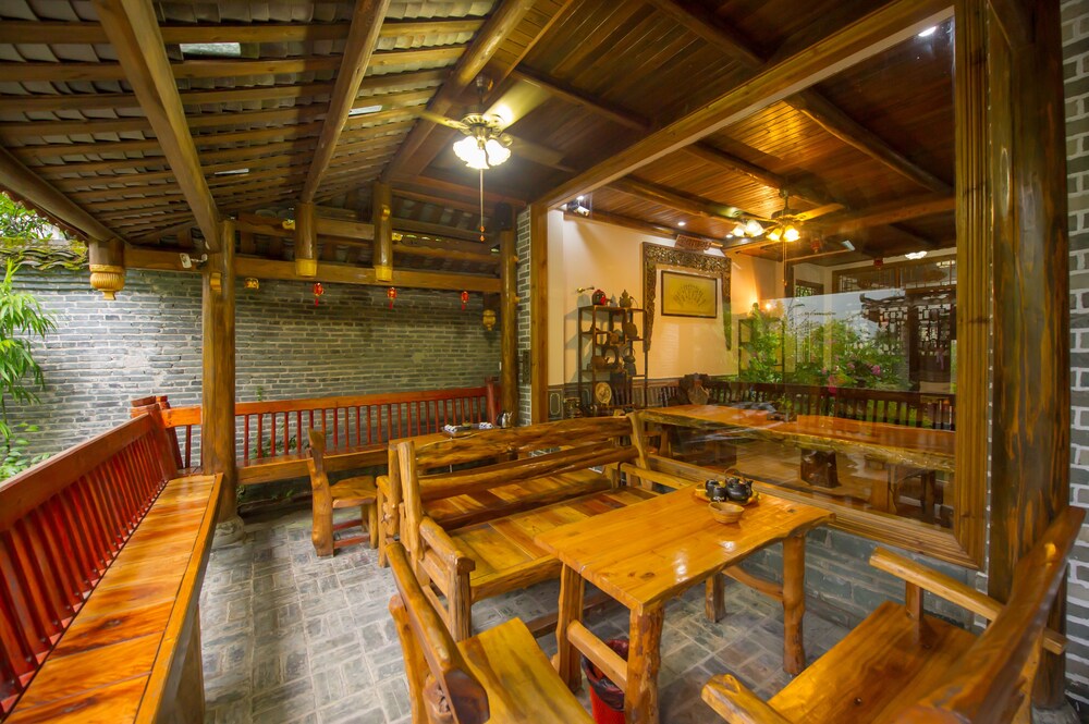 Yangshuo Scenic Mountain Retreat