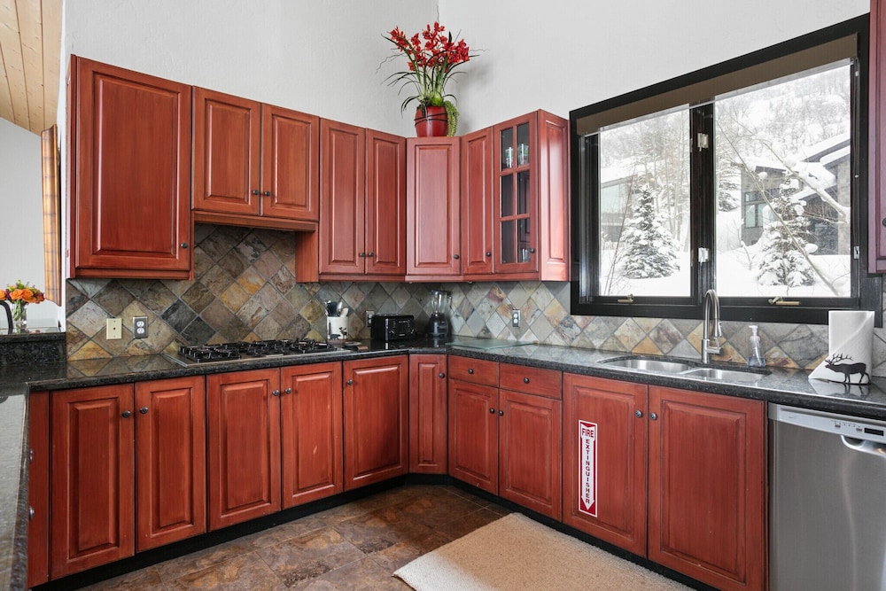 2430 Queen Esther Dr - 5 Bedroom Home with Spa 5 Home